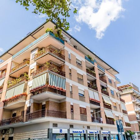 Bbhome Penthouse Bright And Elegant Metro Conca D'Oro Rome Exterior photo