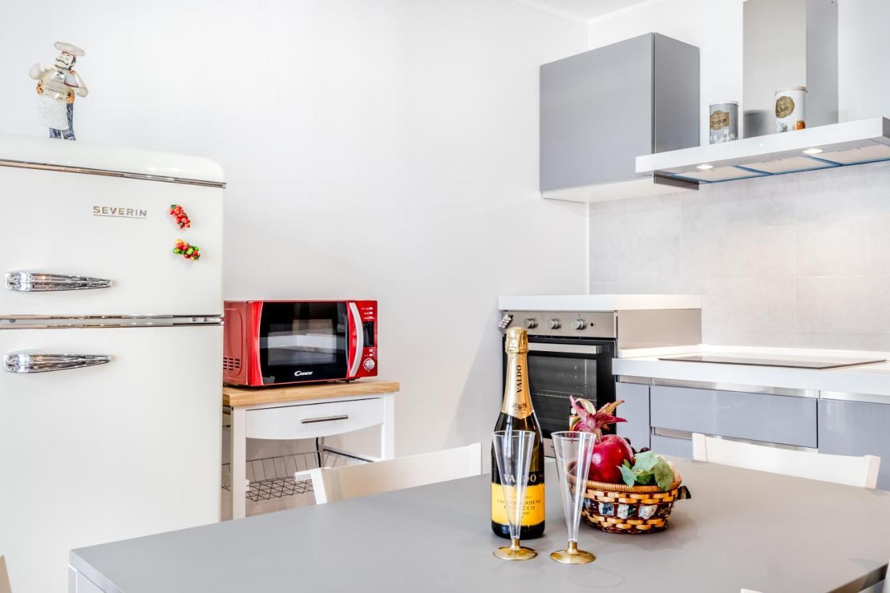 Bbhome Penthouse Bright And Elegant Metro Conca D'Oro Rome Exterior photo