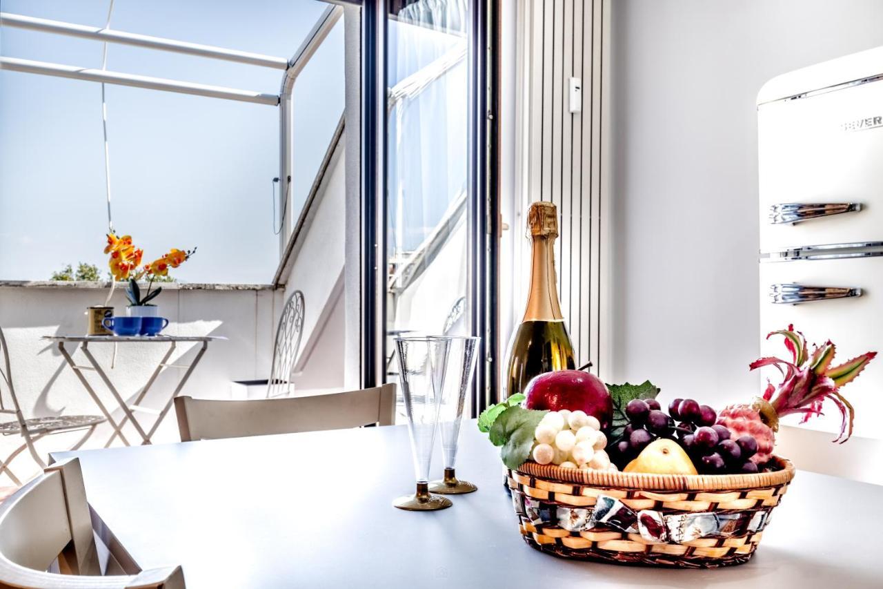 Bbhome Penthouse Bright And Elegant Metro Conca D'Oro Rome Exterior photo